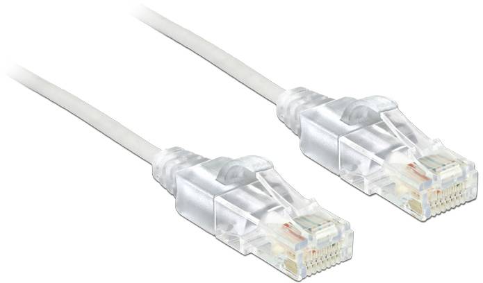 Zwei transparente Ethernet-Kabel mit RJ45-Steckern liegen nebeneinander auf weißem Hintergrund. Sie sind für Netzwerkverbindungen geeignet.