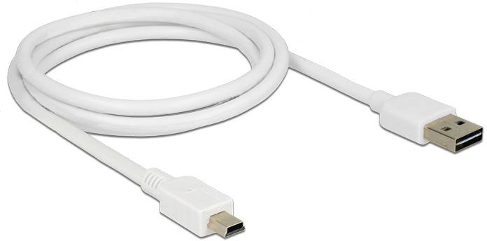 Ein weißes USB-Kabel mit Standard-USB- und Mini-USB-Anschlüssen, aufgerollt auf einem weißen Hintergrund.
