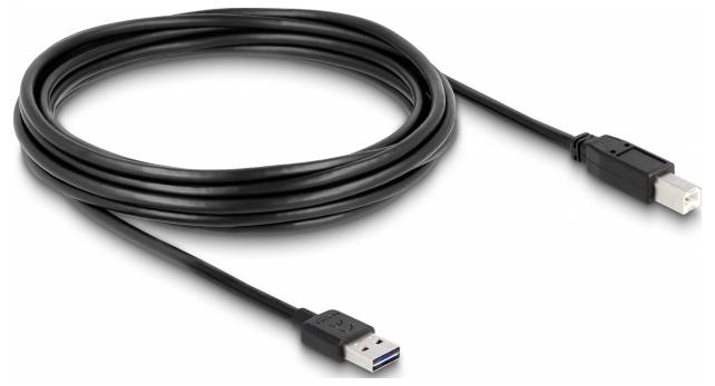 Ein schwarzes USB-Kabel mit einem USB-A-Stecker an einem Ende und einem USB-B-Stecker am anderen Ende, aufgerollt dargestellt.