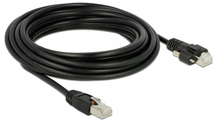 Schwarzes Ethernet-Kabel mit RJ45-Steckern an beiden Enden, aufgerollt dargestellt. Ideal für Netzwerkanbindungen.