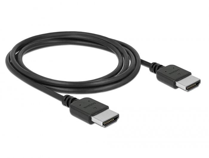 Schwarzes HDMI-Kabel mit zwei Steckern, geeignet für die Übertragung von Audio- und Videosignalen zwischen Geräten.