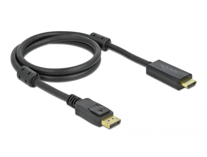 Ein schwarzes DisplayPort-zu-HDMI-Kabel, das ein Computergerät mit einem Monitor oder TV verbindet.
