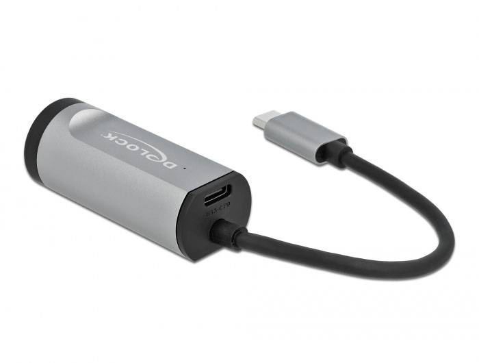 Ein silberner Adapter mit einem USB-C-Anschluss an einem Ende und einem HDMI-Anschluss am anderen Ende, gekennzeichnet mit 'Delock'.