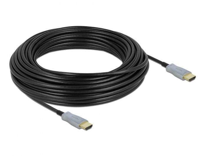 Ein langes, schwarzes HDMI-Kabel mit silbernen Steckern an beiden Enden, aufgerollt dargestellt, geeignet für digitale Video- und Audioverbindungen.