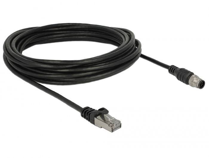 Ein langes schwarzes Kabel mit einem RJ45-Stecker auf der einen Seite und einem Rundstecker auf der anderen, geeignet für Netzwerkverbindungen.
