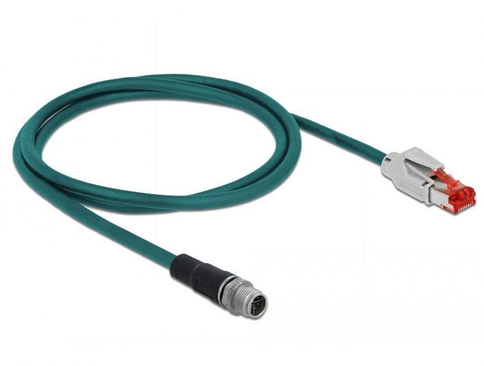 Ein grünes Kabel mit einem Stecker auf der einen und einem RJ45-Ethernet-Anschluss auf der anderen Seite, vor weißem Hintergrund.