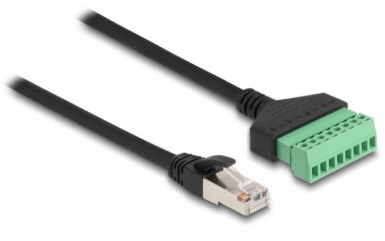 Schwarzes Ethernet-Kabel mit RJ45-Stecker links und grünem Terminalblock-Stecker rechts.