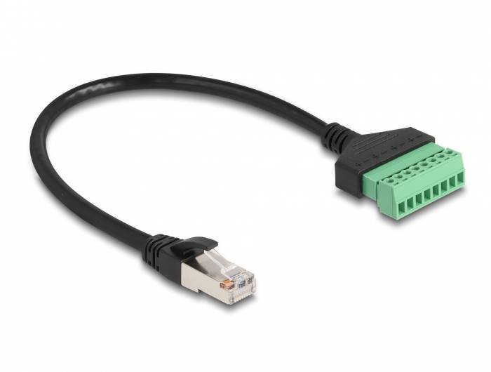 Schwarzes Verbindungskabel mit einem RJ45-Stecker auf der einen Seite und einem grünen, mehrpoligen Anschlussblock auf der anderen Seite.