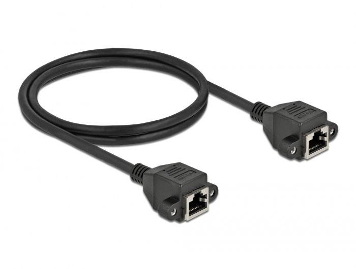 Schwarzes Netzwerk-Kabel mit zwei RJ45-Steckern an beiden Enden, verbunden zu einer Schleife.