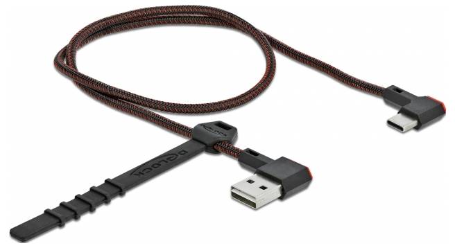 USB-A-zu-USB-C-Ladekabel in Schwarz und Rot mit abgewinkelten Steckern und einem praktischen Klettverschluss zur Kabelführung.