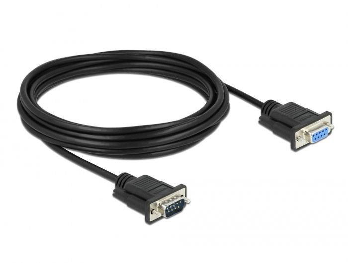 Ein schwarzes RS-232-Serielles-Kabel mit männlichen und weiblichen Steckern, verwendet zur Datenübertragung zwischen Geräten.