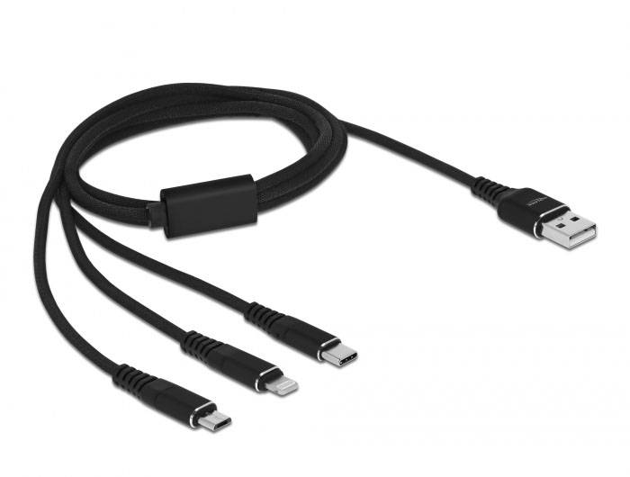 Ladekabel mit USB-Anschluss und drei verschiedenen Anschlüssen: Micro-USB, Lightning und USB-C, auf einem weißen Hintergrund.