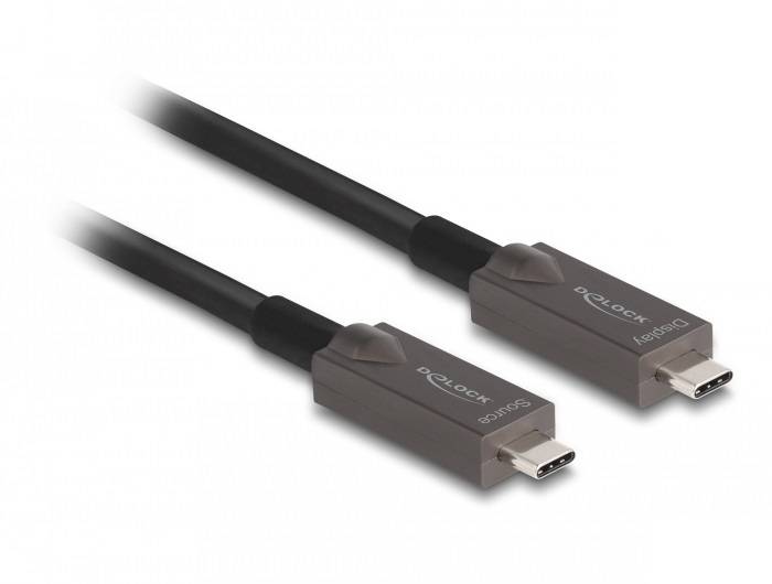 Zwei schwarze optische USB-C-Kabel von Delock, geeignet für Datenübertragung über große Entfernungen.