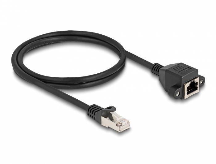 Ein schwarzes Ethernet-Kabel mit einem RJ45-Stecker an einem Ende und einer Buchse am anderen Ende, für Netzwerkverbindungen.