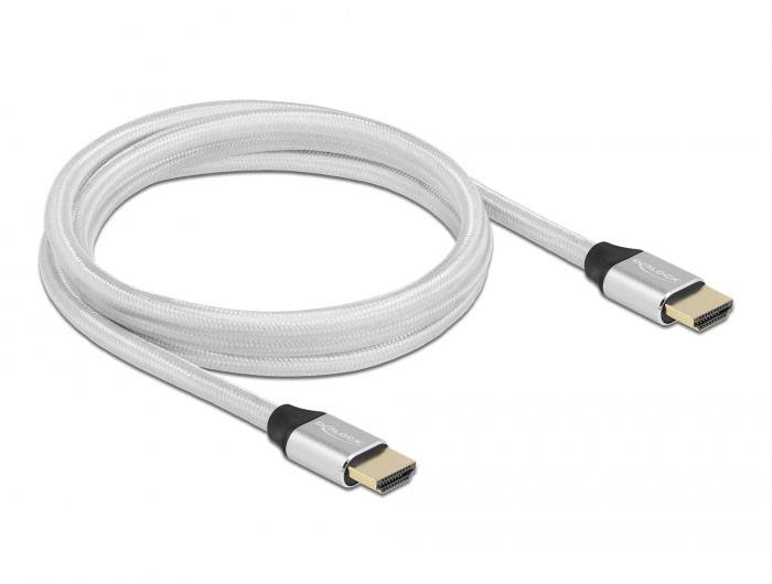 Ein silbernes HDMI-Kabel mit geflochtener Ummantelung und zwei Anschlüssen. Geeignet für die Verbindung von Geräten mit HDMI-Schnittstellen.