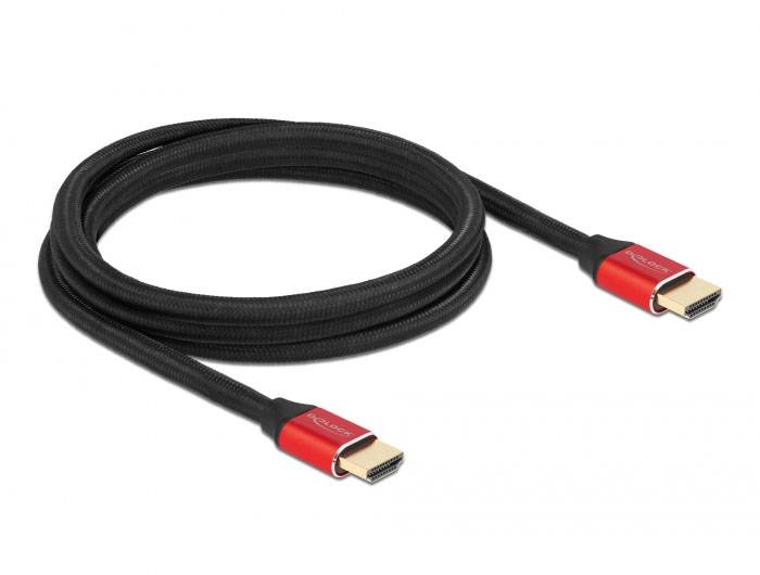 Schwarzes HDMI-Kabel mit roten Steckern an beiden Enden, auf einer weißen Fläche liegend.