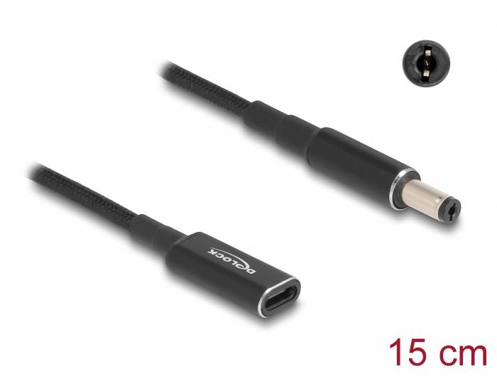 Ein schwarzes USB-C-auf-DC-Stecker-Kabel mit der Länge von 15 cm. Oben rechts Details des Steckeranschlusses.