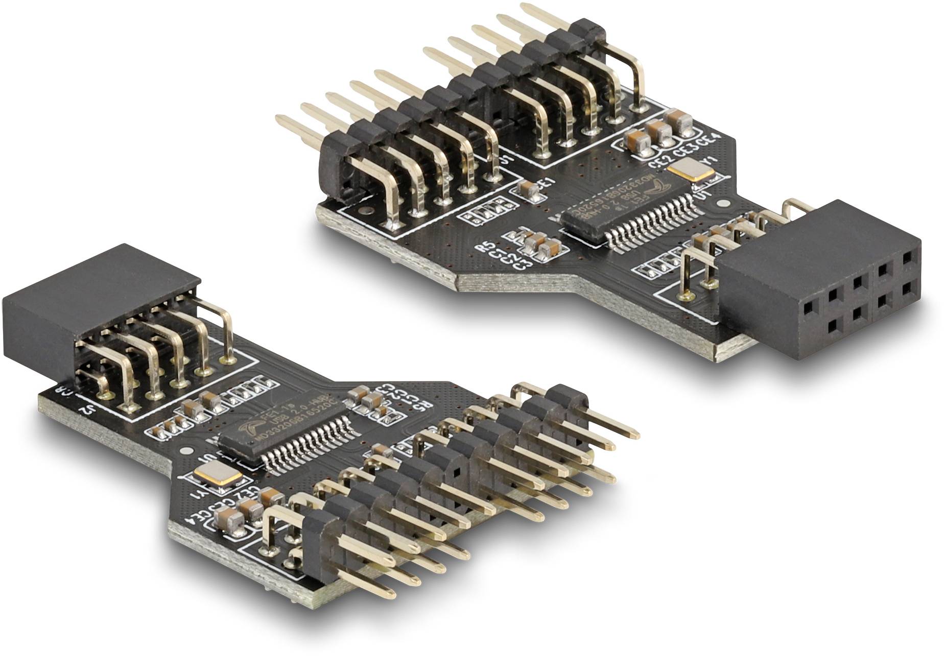 Zwei elektronische Adapter mit mehreren Pins, die zur Verbindung elektronischer Komponenten verwendet werden.