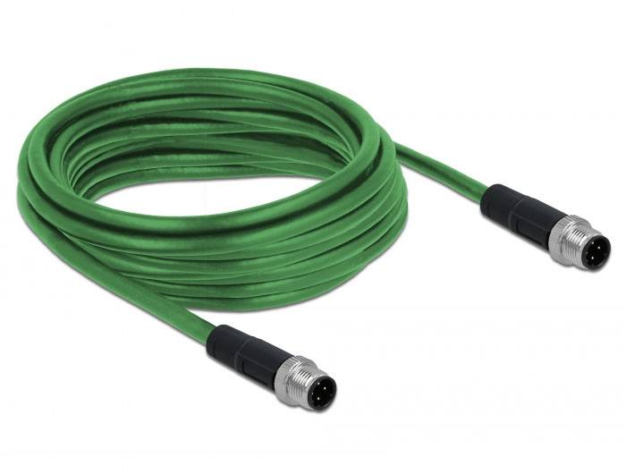Grünes Ethernet-Kabel mit zwei Steckern, geeignet für Netzwerke und Datenübertragung.