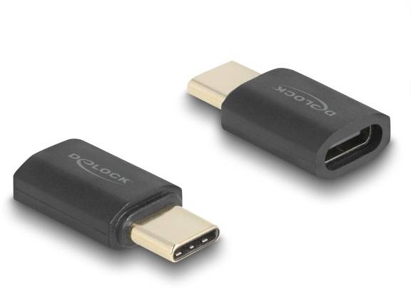Zwei schwarze USB-C Adapter mit dem Logo 'Delock', zeigen jeweils den Stecker und die Buchse. Sie sind auf weißem Hintergrund abgebildet.