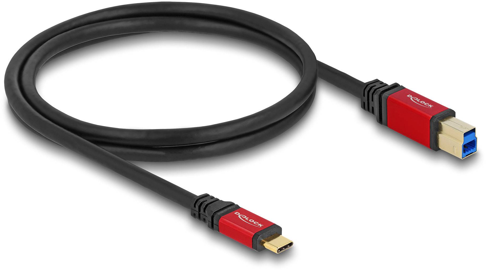 Ein schwarzes USB-Kabel mit roten Steckern, einer ist USB Typ A und der andere USB Typ B.