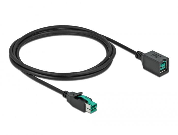 Ein schwarzes Kabel mit einem USB-Stecker und einem USB-Buchsenadapter, isoliert auf weißem Hintergrund.