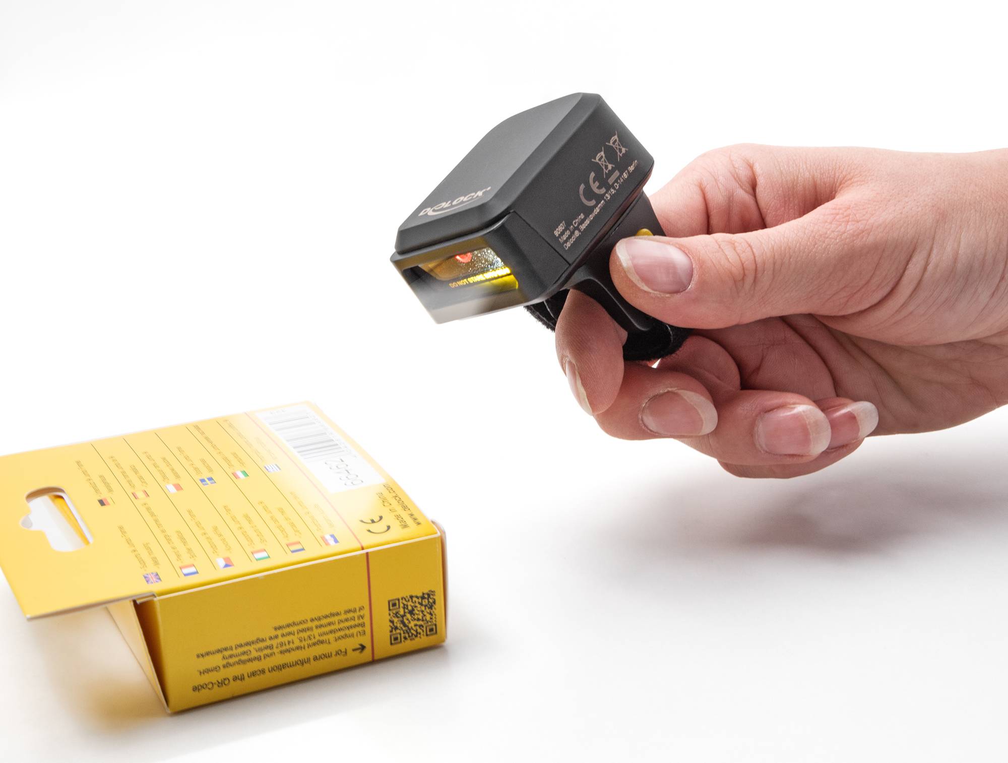 Delock 90610 2D Barcode-Scanner Kabelgebunden 1D, 2D LED Schwarz Smartphone- / Tablet-Scanner