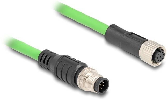 Grünes Kabel mit zwei Steckern: Metallstecker mit schwarzen Details und schwarzer Stecker. Verbindet elektrische Geräte.
