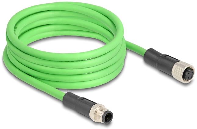 Ein grünes Kabel, zusammengerollt, mit schwarzen Steckverbindern an beiden Enden, geeignet für elektrische Verbindungen.