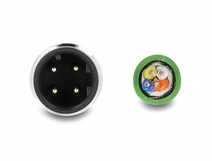 Nahaufnahme eines elektrischen Steckers mit vier goldenen Pins und einem offenen Kabelende, das die farbigen Drähte zeigt.