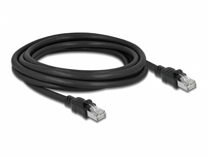 Schwarzes Ethernet-Kabel mit RJ45-Steckern an beiden Enden, aufgerollt. Geeignet für Netzwerkverbindungen.