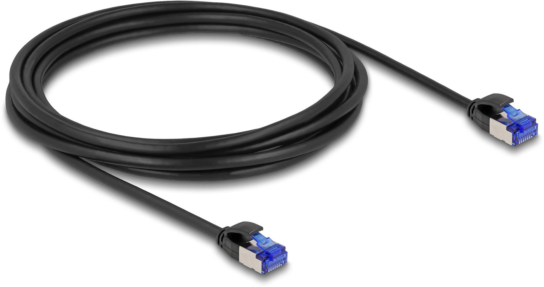 Schwarzes Ethernet-Kabel mit blauen Steckern an beiden Enden, für Netzwerkverbindungen geeignet.
