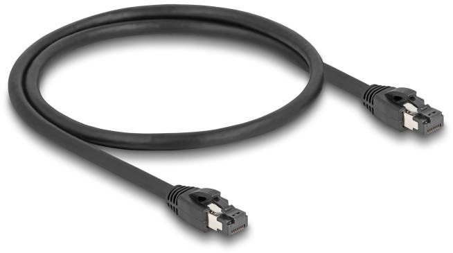Ein schwarzes Netzwerkkabel mit zwei RJ45-Steckern an den Enden, geeignet für Ethernet-Verbindungen.