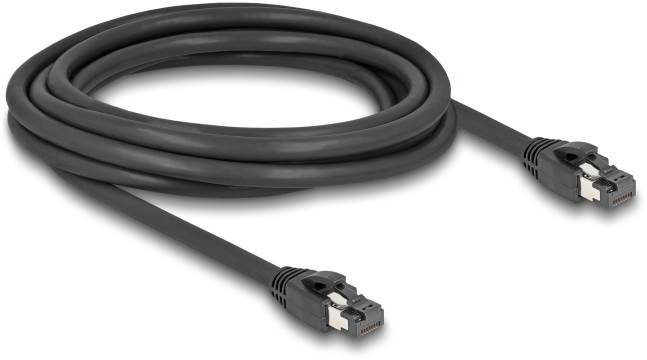 Schwarzes Ethernet-Kabel mit zwei RJ-45-Steckern an den Enden, gewickelt und bereit zur Netzwerkverbindung.