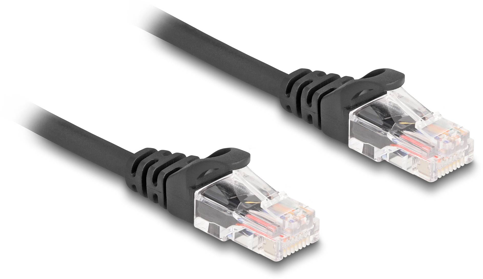 Ein schwarzes Ethernet-Kabel mit zwei transparenten RJ-45-Steckern an den Enden, geeignet zur Netzwerkverbindung.