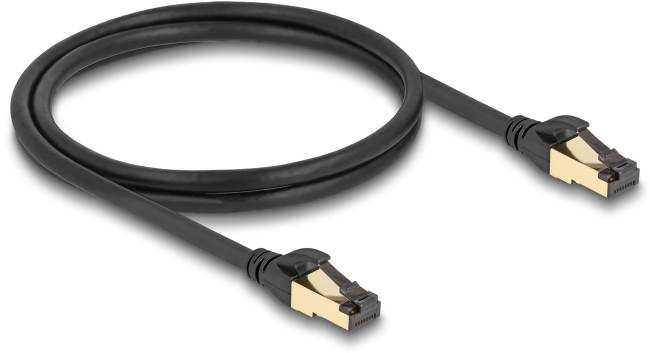 Schwarzes Ethernet-Kabel mit vergoldeten Anschlüssen, geeignet für schnelle Internetverbindungen und Netzwerke.