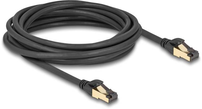 Schwarzes Ethernetkabel mit zwei RJ-45-Anschlüssen, jeweils an den Enden.