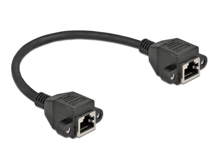 Schwarzes Ethernet-Kabel mit zwei weiblichen RJ45-Steckern an den Enden, geeignet für Netzwerkverlängerungen oder Verbindungen.