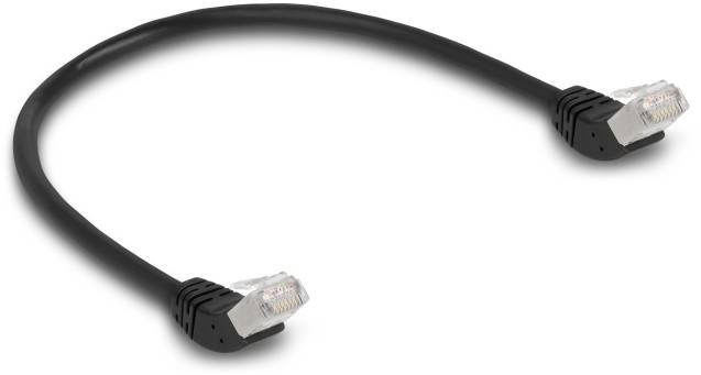 Schwarzes Ethernet-Kabel mit RJ45-Steckern an beiden Enden, verwendet für Netzwerkanbindungen.