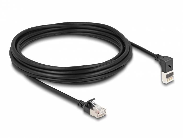 Schwarzes Netzwerkkabel mit zwei RJ45-Steckern, geeignet zur Verbindung von Computern mit Netzwerkgeräten.