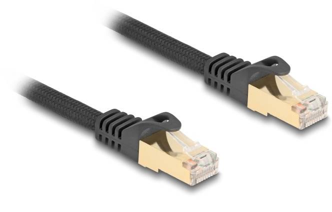 Zwei schwarze Ethernet-Kabel mit goldfarbenen Steckern, nebeneinander liegend.