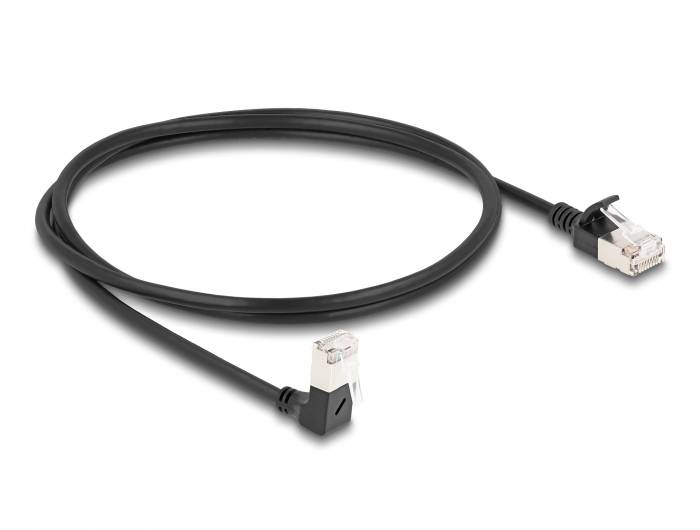 Ein schwarzes Ethernet-Kabel mit zwei RJ45-Steckern, das eine rechteckige Form bildet; geeignet für Netzwerkverbindungen.