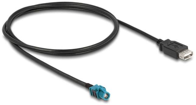 Ein schwarzes Kabel mit USB-Anschluss an einem Ende und einem blauen Fakra-Stecker am anderen Ende, geeignet für Datenübertragung.