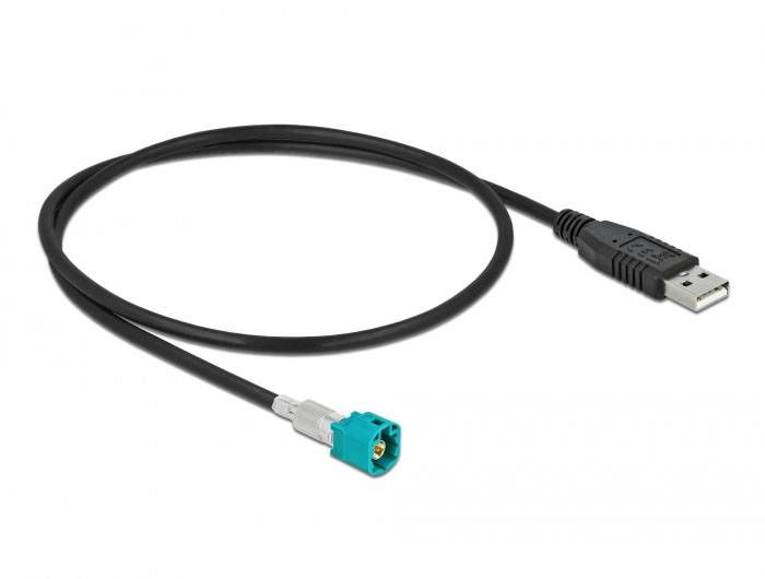 Ein USB-Kabel mit einem USB-Stecker an einem Ende und einem blau-grünen Stecker am anderen Ende, geeignet für spezielle Anschlüsse.