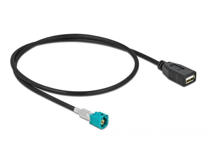 Ein USB-Kabel mit einem Antennenstecker auf der linken Seite und einem USB-Anschluss auf der rechten Seite, auf weißem Hintergrund.