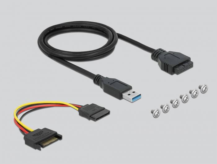 USB-Kabel mit schwarzem Stecker, SATA-Stromadapter mit rot-gelben Drähten, sechs silberne Schrauben daneben auf grauem Hintergrund.
