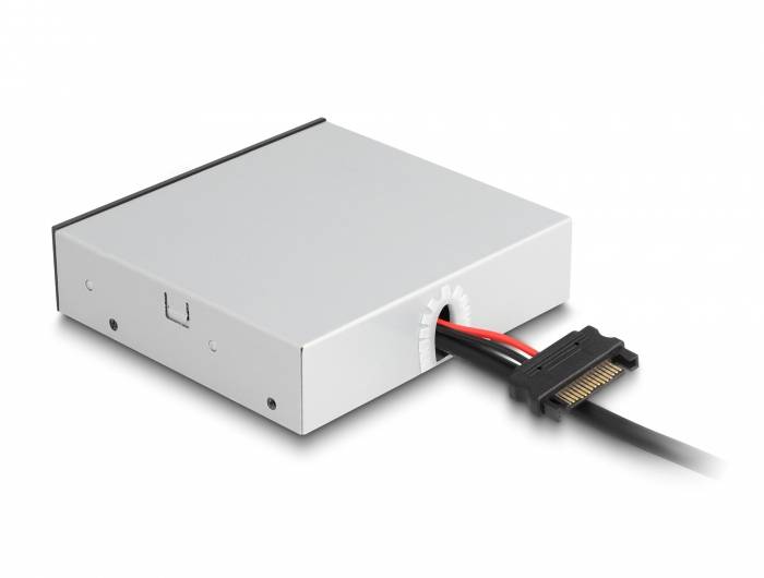 Ein silbernes externes Festplattengehäuse mit einem schwarzen SATA-Datenkabel, das aus der Seite herausragt.