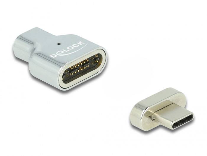 Zwei Adapter: Links ein Winkeladapter mit 24-poligem Anschluss, rechts ein kleinerer USB-C-Adapter. Beide sind silberfarben.