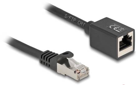 Netzwerkkabel mit Steckdose und RJ45-Stecker, geeignet für S/FTP CAT 6a Verbindungen.