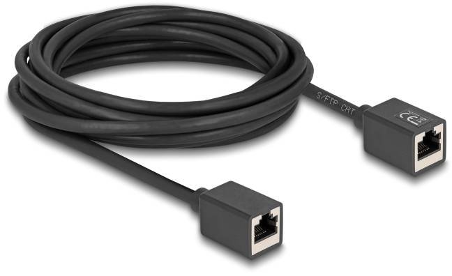 Ein schwarzes Ethernet-Kabel mit zwei RJ45-Steckern an den Enden, geeignet für Netzwerkverbindungen.